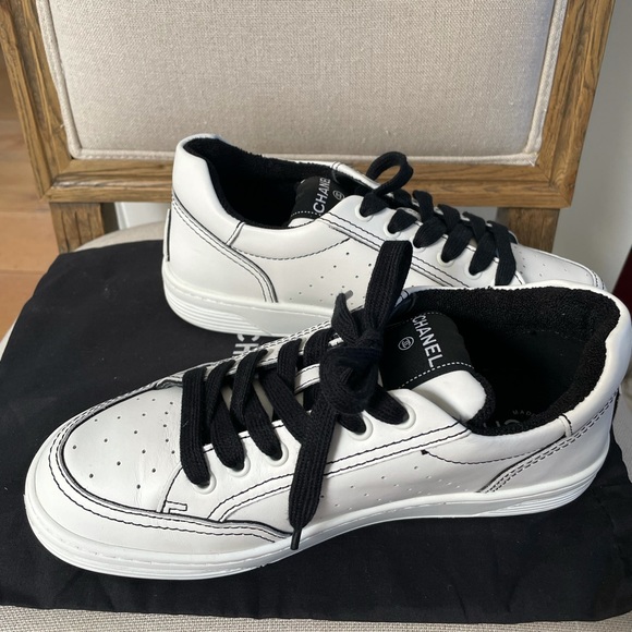 Chanel new white leather sneakers size 36 - Picture 4 of 9